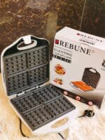 Rebune 4- Slice Waffle Maker*