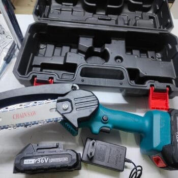 Powerful 36volts cordless chainsaw