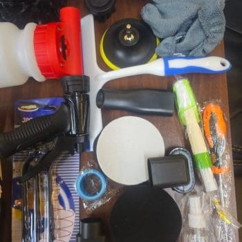 Detailing brush with vacuum cleaner