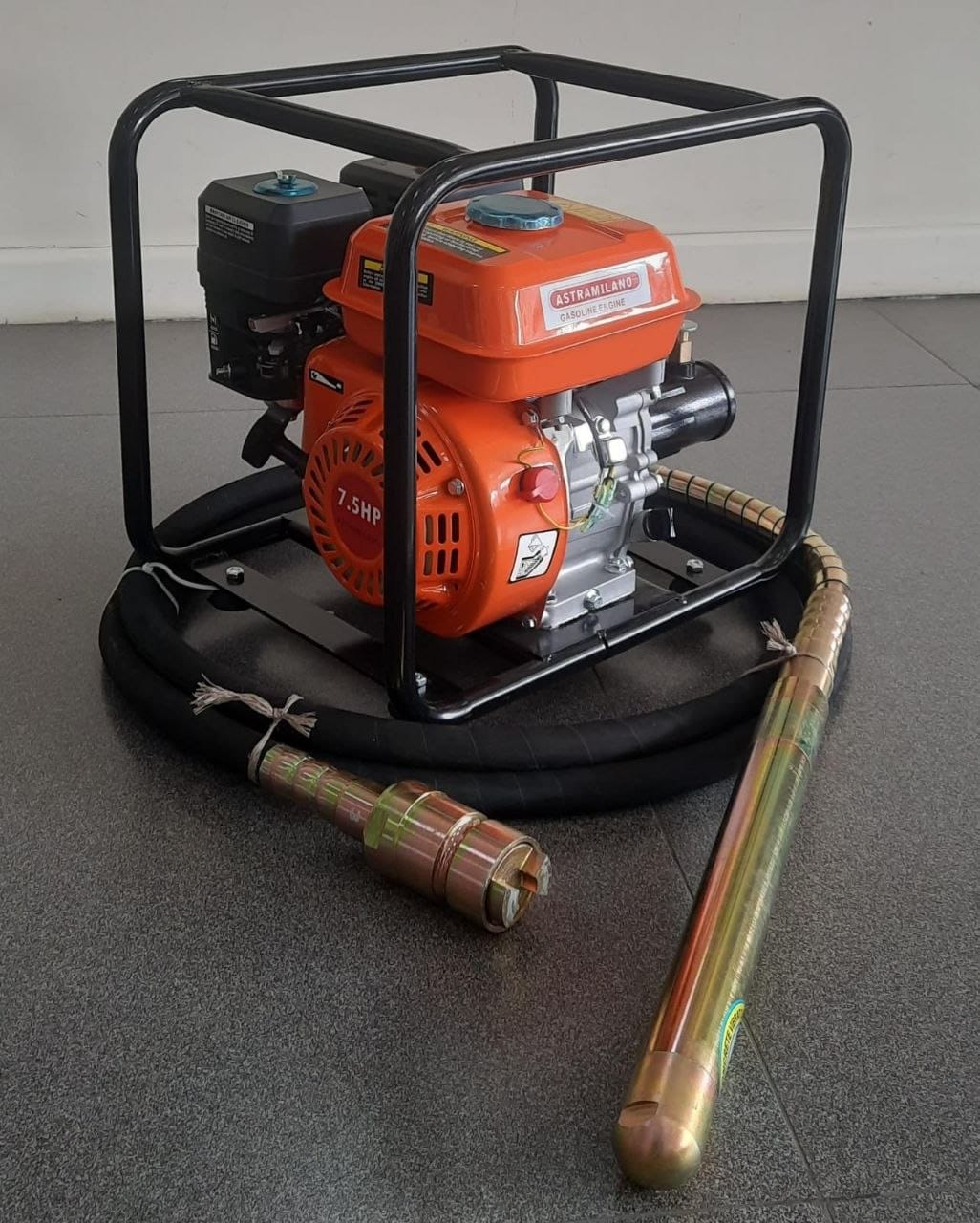 aeb476bc-6cf1-4951-92aa-4f58428b9311 Astramilano Poker Vibrator complete with Poker shaft 45mm - Image 1